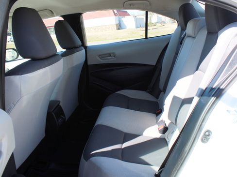 Used 2025 Toyota Corolla LE image 38