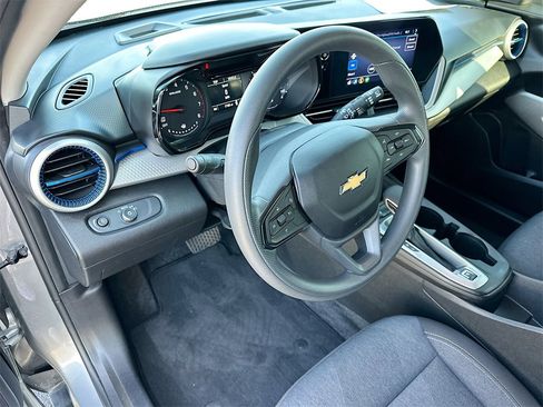 Certified 2024 Chevrolet Trax LS w/ LS Convenience Package image 9