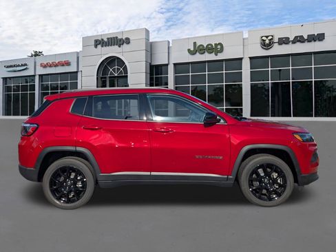 New 2026 Jeep Compass Latitude image 2