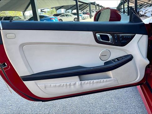 Used 2014 Mercedes-Benz SLK 250 image 19