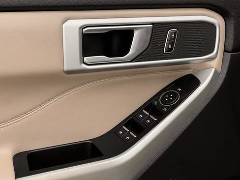 Used 2020 Ford Explorer XLT w/ Equipment Group 202A image 39