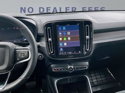 Used 2023 Volvo XC40 B4 Ultimate w/ Protection Package Premier FWD image 9