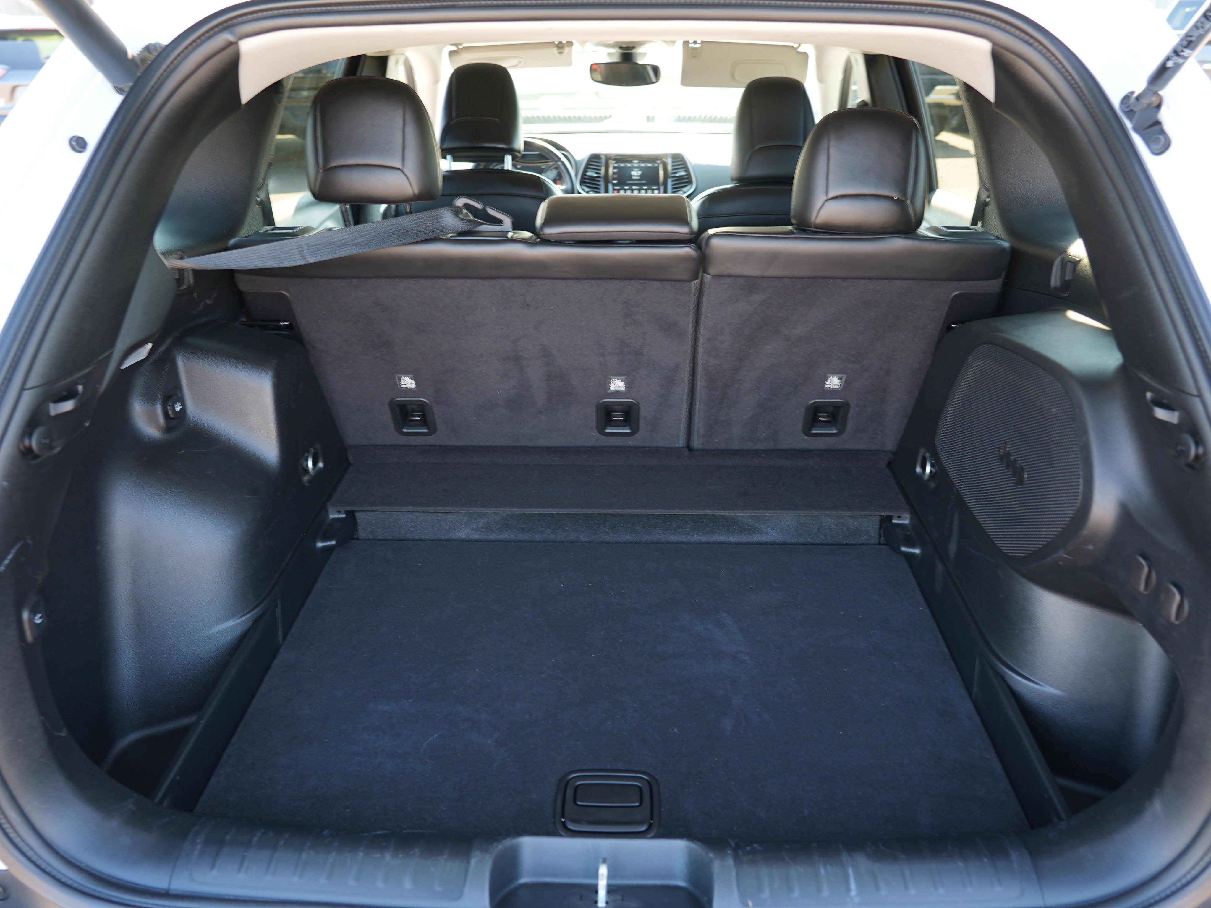 Used 2019 Jeep Cherokee Limited AWD/4WD image 29