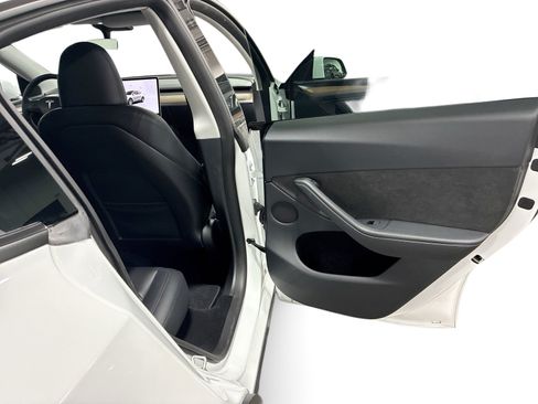 Certified 2023 Tesla Model Y Long Range AWD/4WD image 12