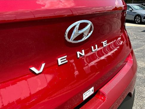 New 2025 Hyundai Venue SEL image 31