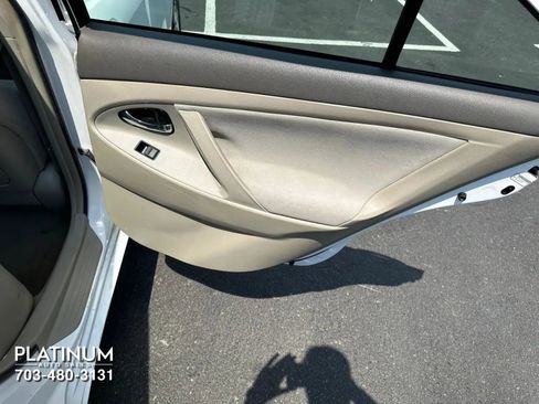 Used 2009 Toyota Camry LE FWD image 19