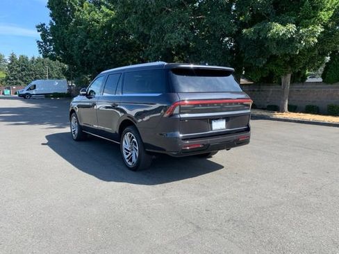 Used 2025 Lincoln Navigator L Reserve AWD/4WD image 3