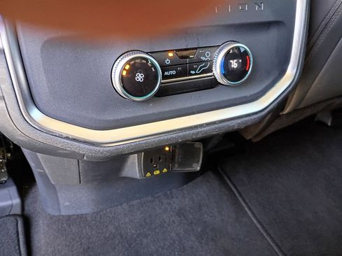 Used 2025 Ford Expedition Active image 11