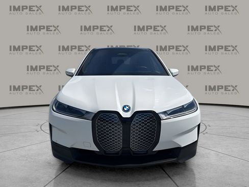 Used 2023 BMW iX xDrive50 w/ Premium Package AWD/4WD image 8