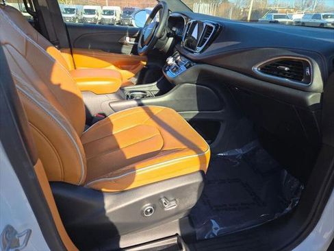 Certified 2022 Chrysler Pacifica Pinnacle image 7
