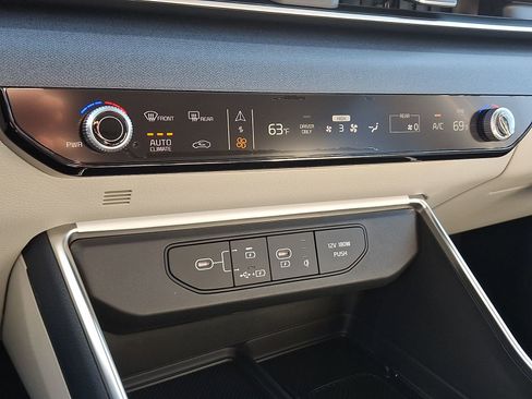 New 2026 Kia Carnival EX FWD image 16