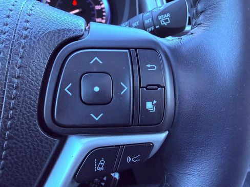 Used 2017 Toyota Highlander XLE image 22