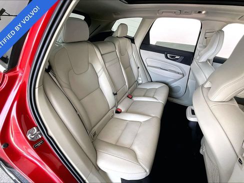 Used 2021 Volvo XC60 T6 Momentum AWD/4WD image 36