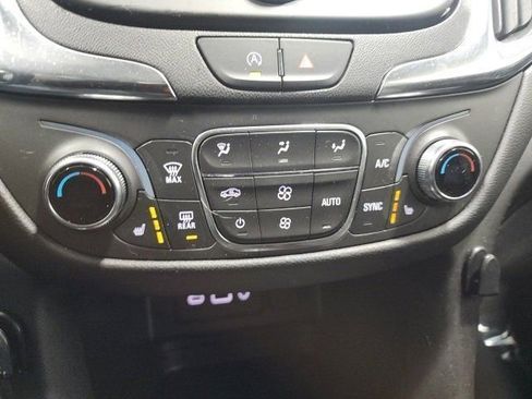 Used 2022 Chevrolet Equinox LT FWD image 6