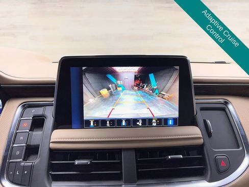 Used 2024 Chevrolet Suburban Premier w/ Premium Package 2 AWD/4WD image 13