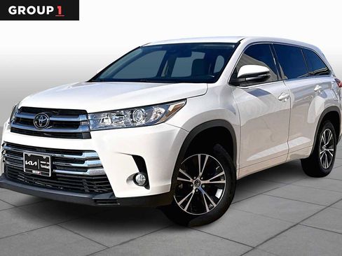 Used 2018 Toyota Highlander Plus image 1