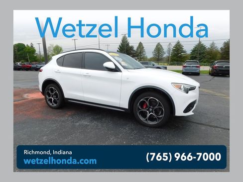 Used 2023 Alfa Romeo Stelvio AWD image 1