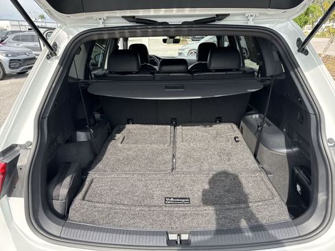 Certified 2023 Volkswagen Tiguan SE R-Line FWD image 41
