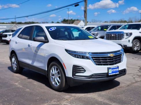 Used 2023 Chevrolet Equinox LS w/ LS Convenience Package AWD/4WD image 7