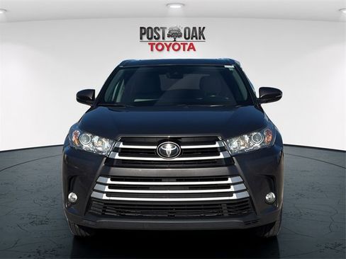 Used 2017 Toyota Highlander XLE image 2