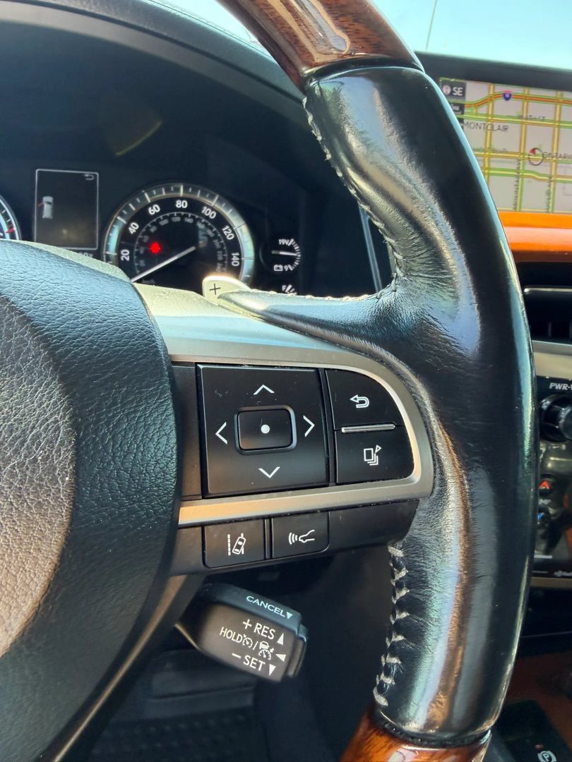 Used 2017 Lexus LX 570 4WD w/ Luxury Package image 26