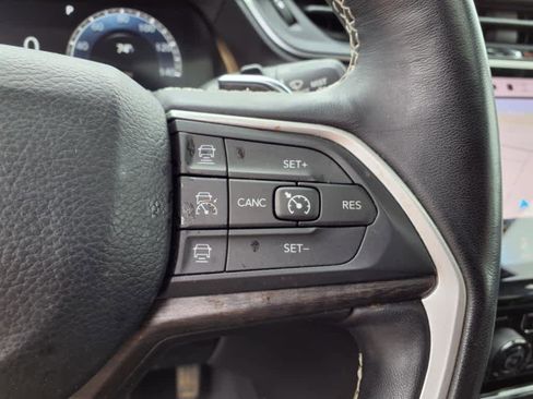 Used 2022 Jeep Grand Cherokee Limited image 9