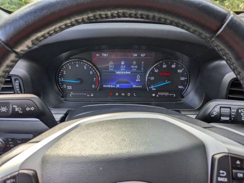 Certified 2021 Ford Explorer XLT image 17