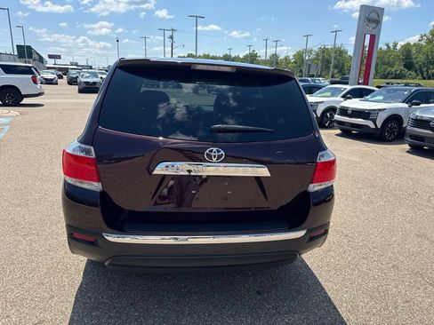 Used 2013 Toyota Highlander FWD w/ Cold Weather Pkg image 7