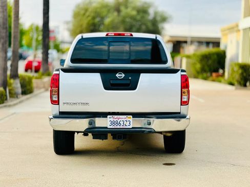 Used 2019 Nissan Frontier SV RWD image 4