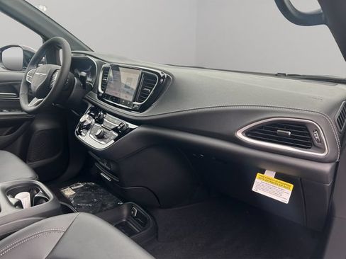 New 2026 Chrysler Pacifica Select AWD/4WD image 26