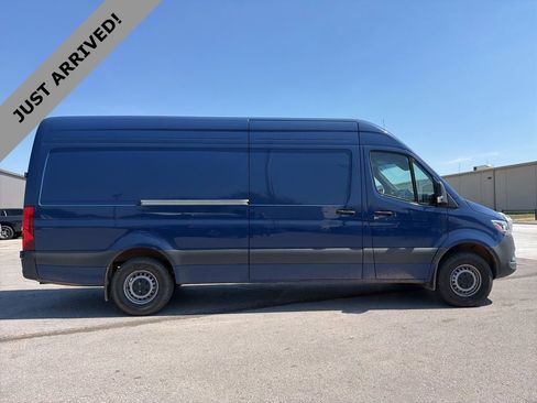 Used 2024 Mercedes-Benz Sprinter 2500 image 4