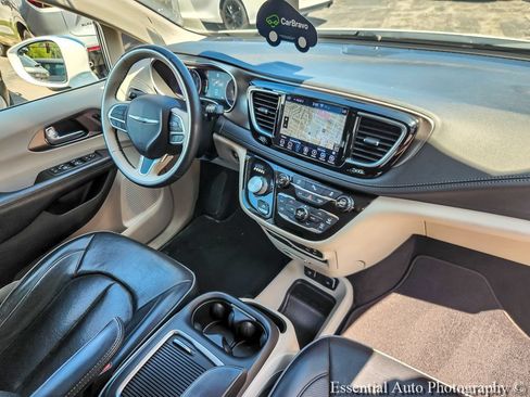 Used 2018 Chrysler Pacifica Limited FWD image 24