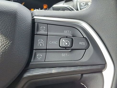 New 2025 Jeep Grand Cherokee L Laredo image 18