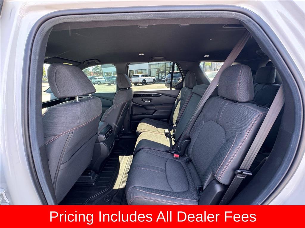 Used 2025 Honda Pilot Sport image 11