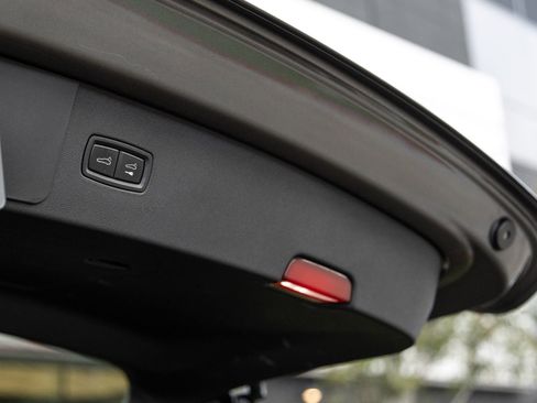 Certified 2023 Porsche Cayenne image 30