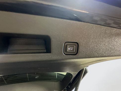 Used 2025 Buick Enclave Preferred image 31