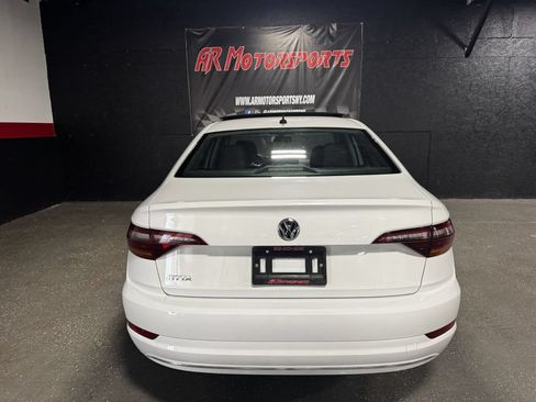 Used 2019 Volkswagen Jetta SE FWD image 4