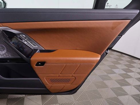 Used 2023 BMW 760i xDrive w/ Executive Package image 29