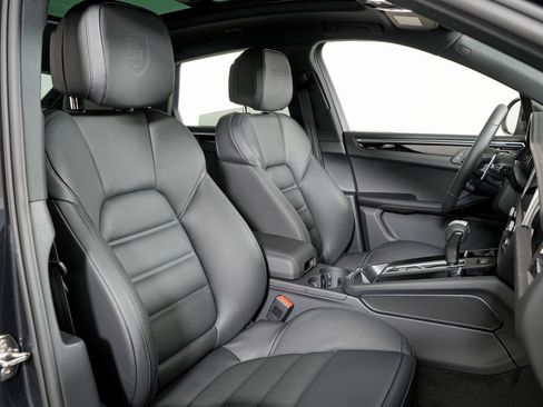 New 2026 Porsche Macan Turbo image 38