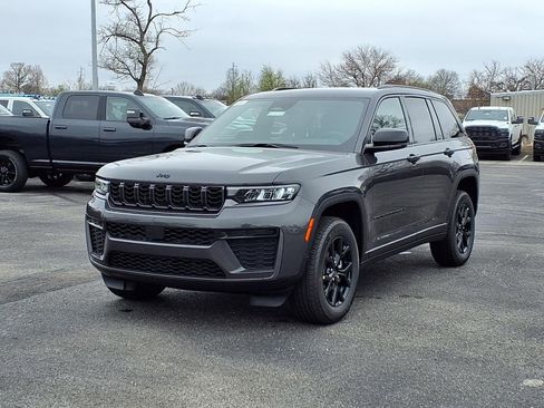New 2026 Jeep Grand Cherokee Altitude AWD/4WD image 2