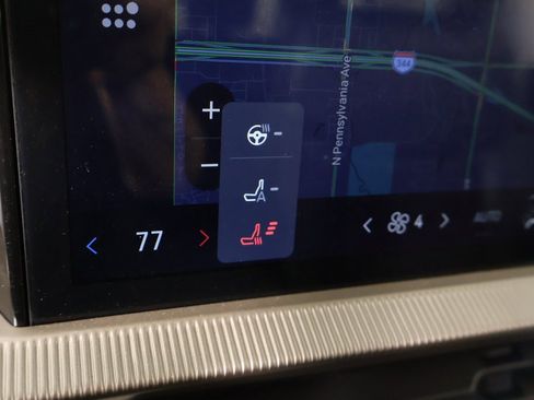 Used 2025 Ford Explorer Active w/ Active Comfort Package image 8