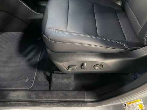 Used 2026 Chevrolet Traverse LT AWD/4WD image 25