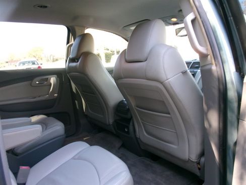 Used 2009 Chevrolet Traverse LT image 24