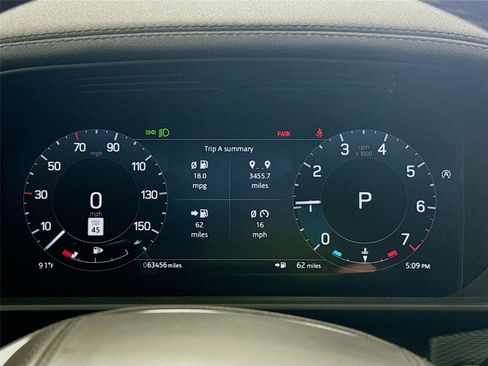 Used 2023 Land Rover Discovery Metropolitan Edition image 3