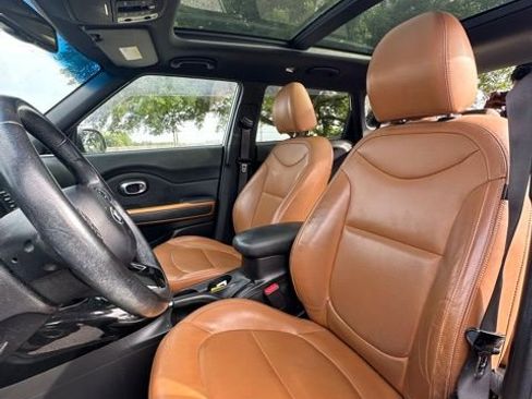 Used 2015 Kia Soul ! w/ Sun & Sound Package image 10