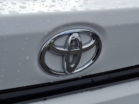 Used 2025 Toyota Corolla LE FWD image 31