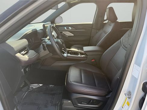 Used 2026 Ford Explorer Platinum w/ LUX Leather Package AWD/4WD image 9