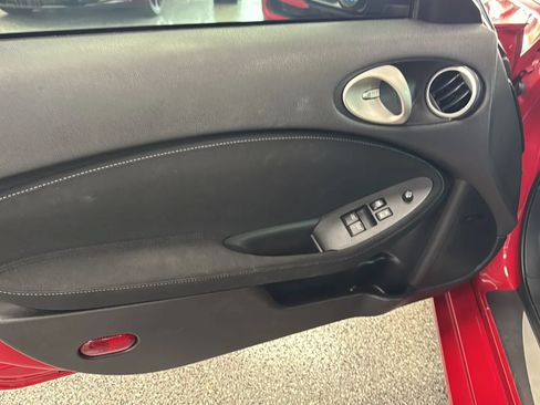 Used 2016 Nissan 370Z Coupe RWD image 15