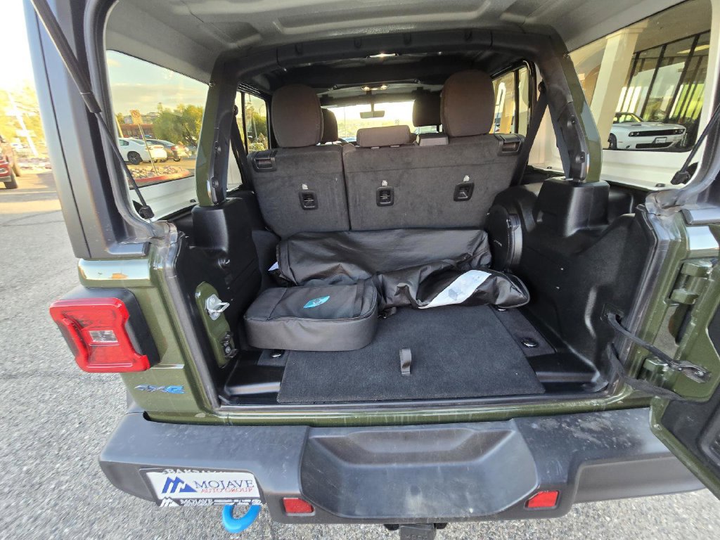 Used 2023 Jeep Wrangler Unlimited Rubicon 4xe w/ Cold Weather Group AWD/4WD image 18