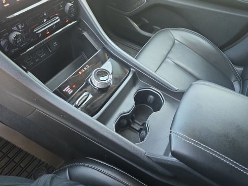 Used 2023 Jeep Grand Cherokee Limited w/ Black Appearance Package AWD/4WD image 24